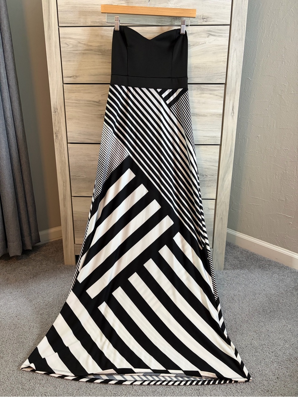 bailey blue Black and White Strapless Maxi Dress